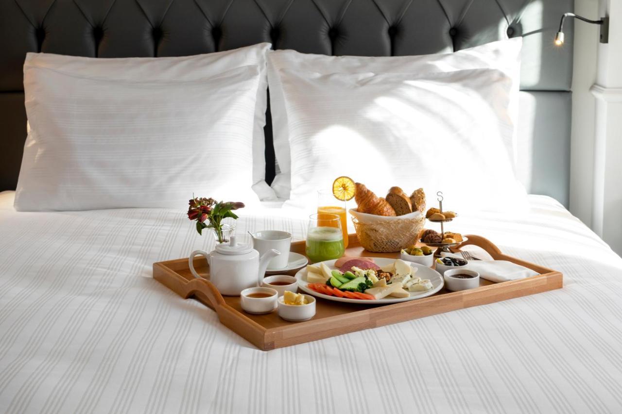 Wish More Hotel Sisli 伊斯坦布尔 外观 照片 A breakfast tray