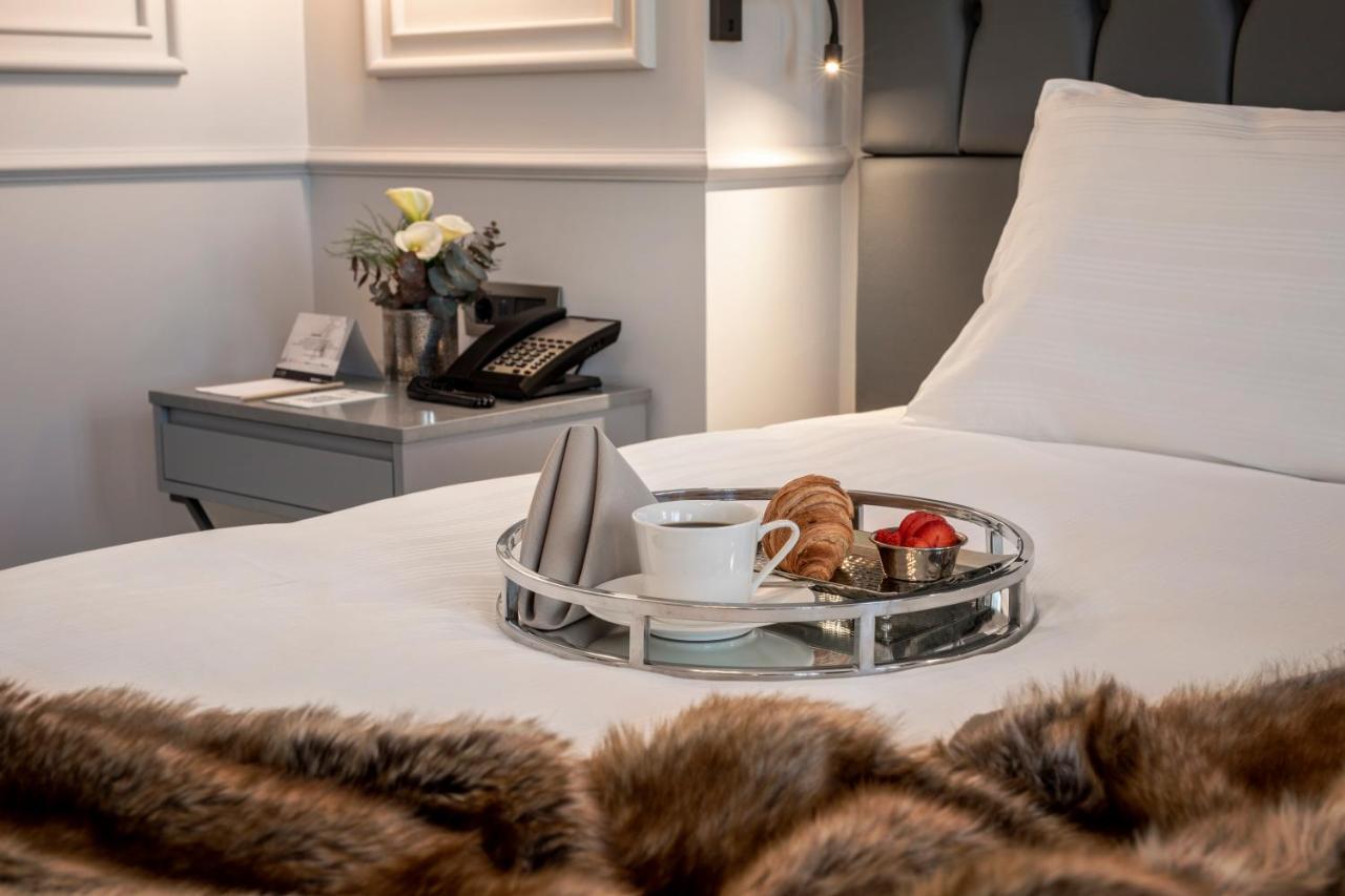 Wish More Hotel Sisli 伊斯坦布尔 外观 照片 A room at the hotel